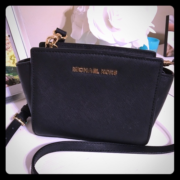 Michael Kors Mini Saffiano Crossbody Purse - Picture 1 of 1